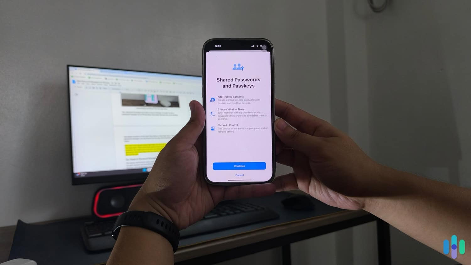 Some devices, such as iPhones, come with a free built-in password manager. Some devices, such as iPhones, come with a free built-in password manager.