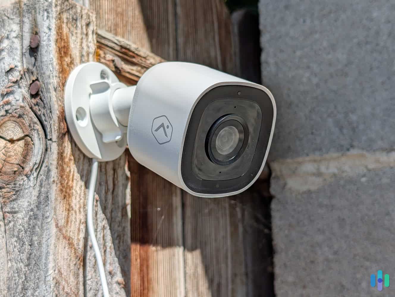 Frontpoint-outdoor-camera-on-fence-post Frontpoint outdoor camera