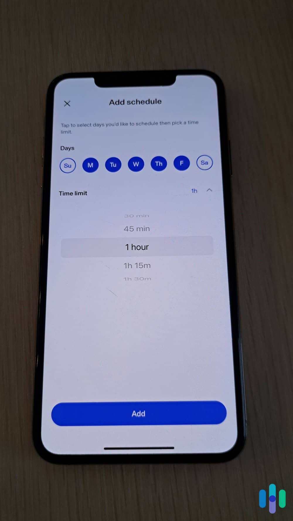 Aura makes it easy to set different screen time limits for weekdays and weekends. (1) Aura makes it easy to set different screen time limits for weekdays and weekends.